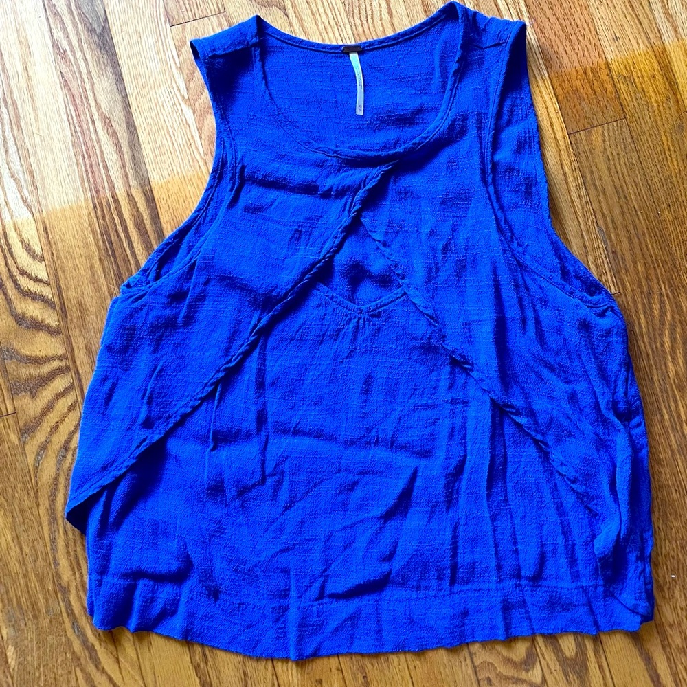 Free People linen top. Keyhole front. XSmall
